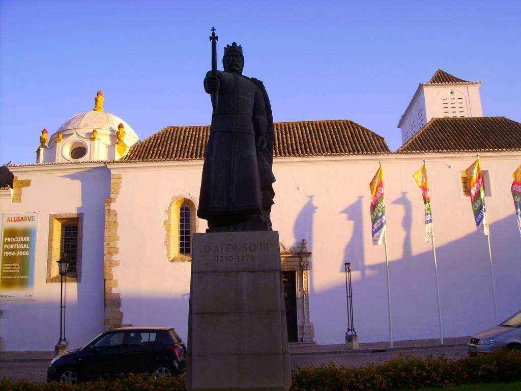 Faro Monumento Alfonso Iii Vila Adentro Frente Al Faro Museo Faro