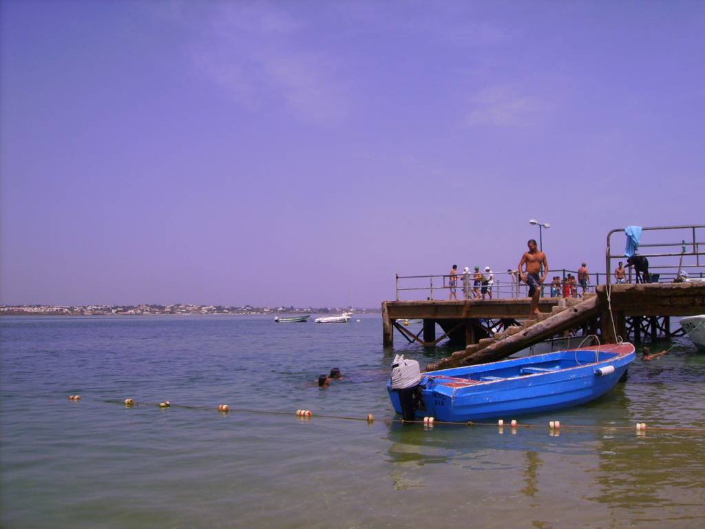 Olhao Isla De Armona Saltando Desde El Muelle